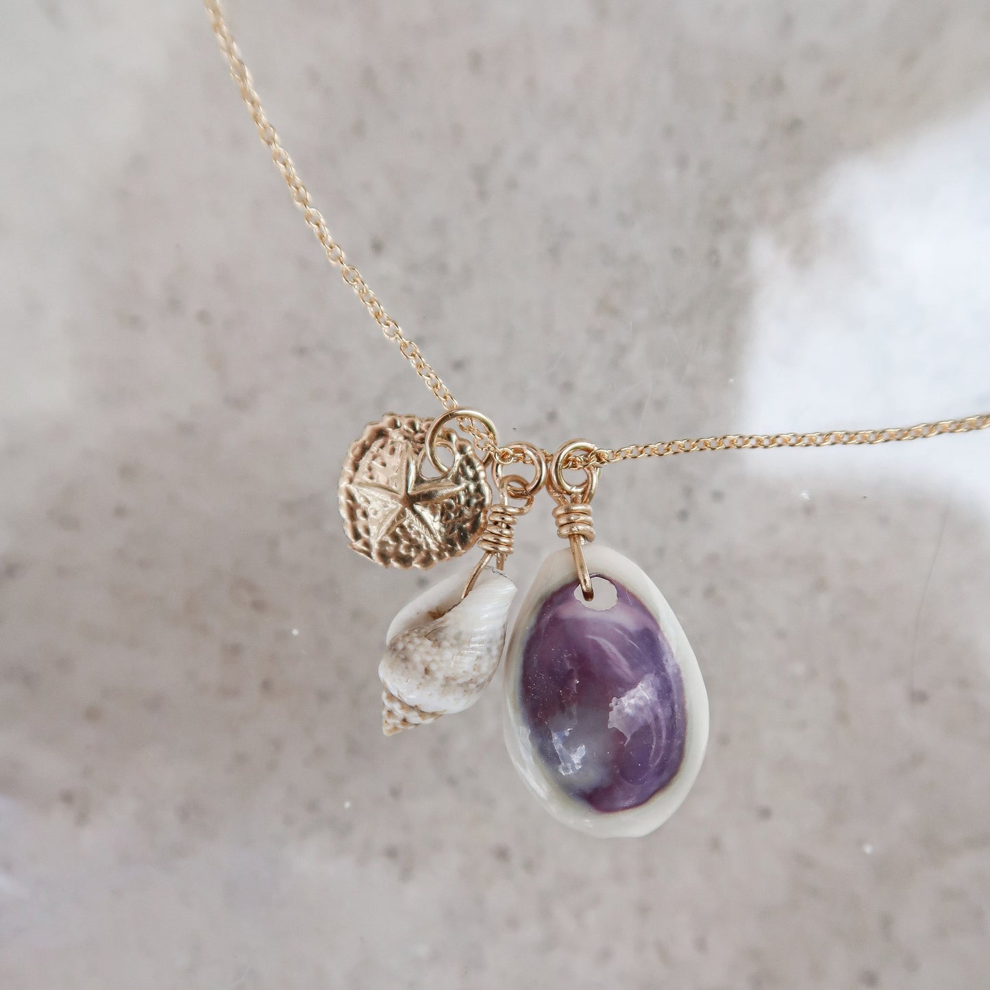 Essenshell Charm Necklace - Gold