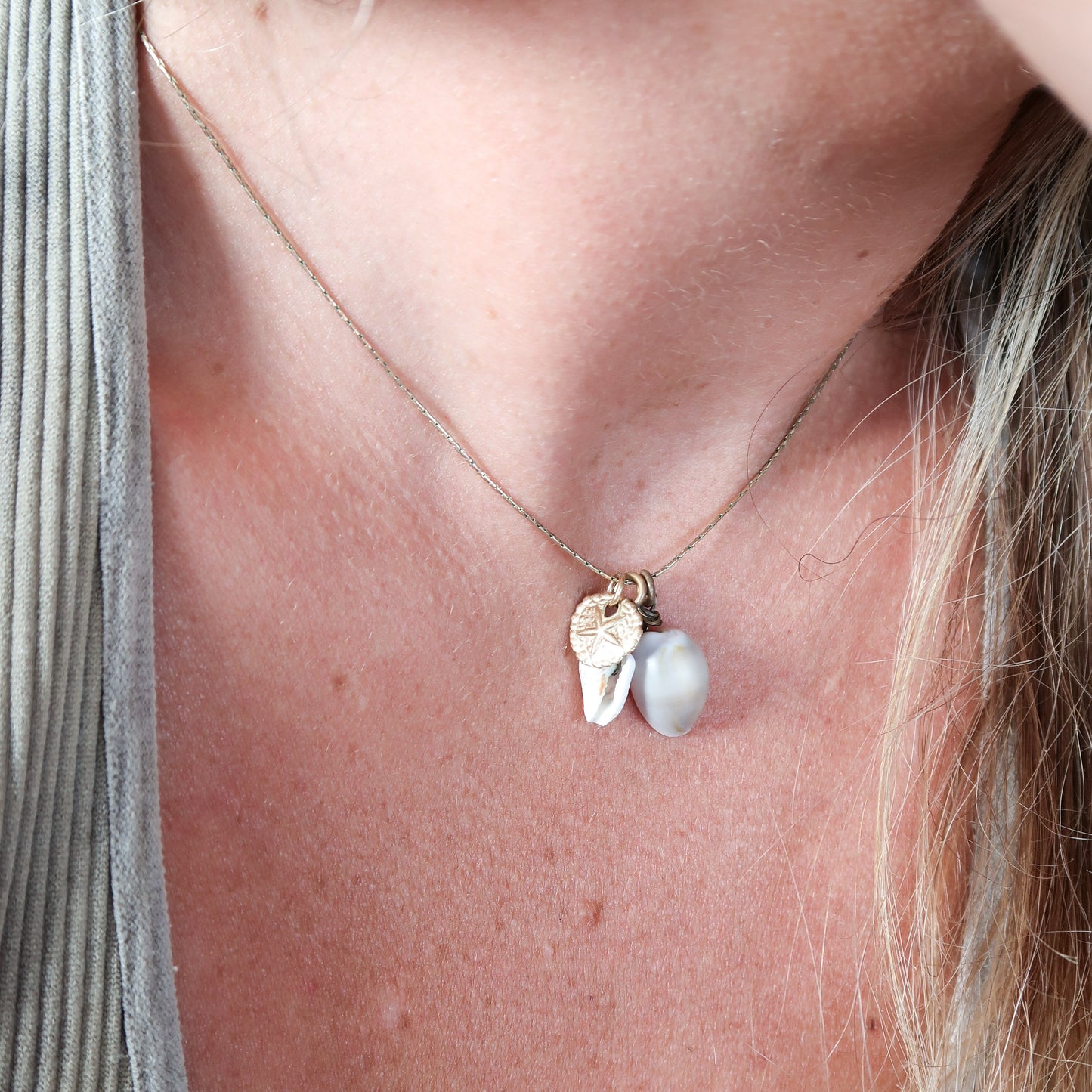 Essenshell Charm Necklace - Gold